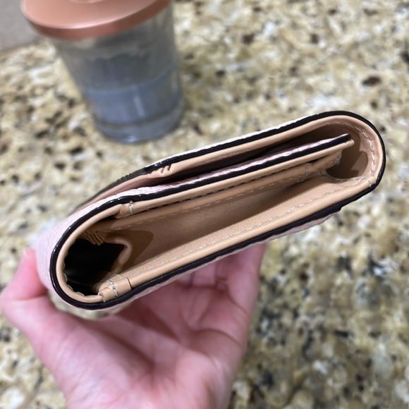♠️KATE SPADE pink pebbled leather wallet. - Picture 9 of 12